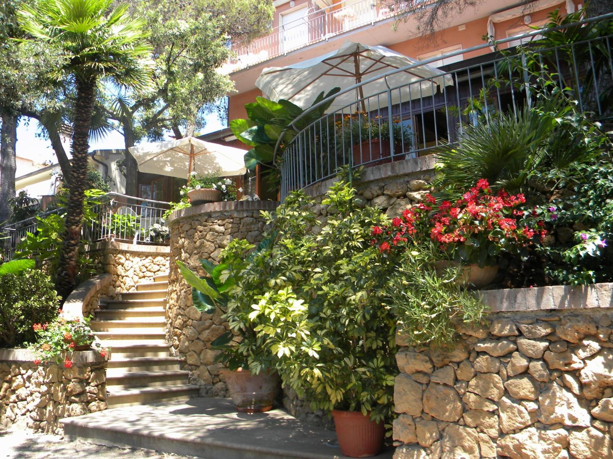 Hotel Rosa Del Tirreno Quercianella Exterior foto